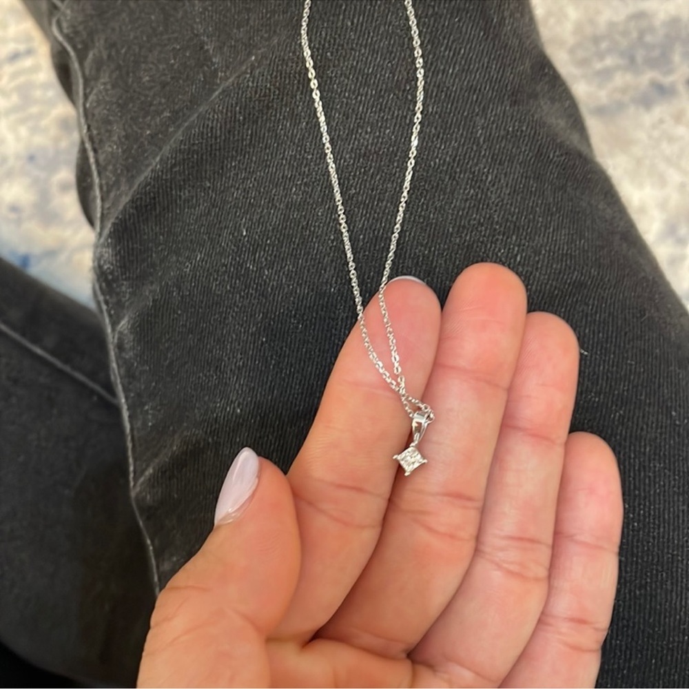 Diamond necklace princess cut